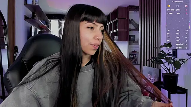 Saraa Desiree online show from 5, 3, 2026