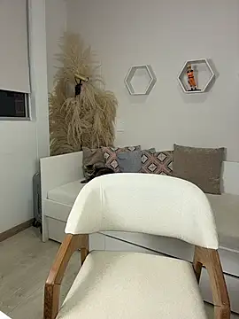 ValentinaMilann online show from 28, 6, 2026