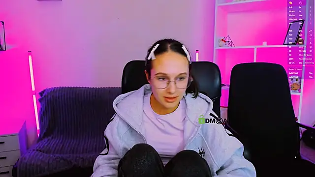 mona cloud online show from 13, 11, 2025