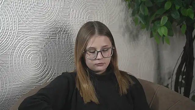 Snapshot of EdytBalle chatting on 5, 3, 2025 EdytBalle online show from 5, 3, 2025