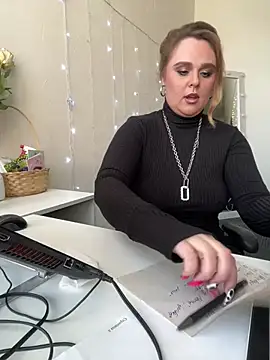 Snapshot of Juicy_PeachLux chatting on 7, 3, 2025 Juicy PeachLux online show from 7, 3, 2025