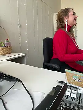 Snapshot of Juicy_PeachLux chatting on 9, 3, 2025 Juicy PeachLux online show from 9, 3, 2025