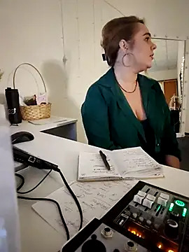 Snapshot of Juicy_PeachLux chatting on 16, 3, 2025 Juicy PeachLux online show from 16, 3, 2025