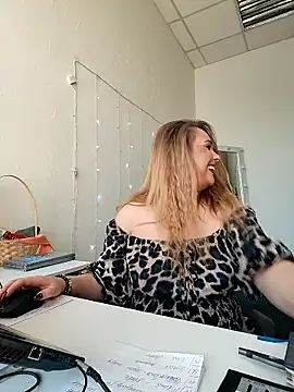 Snapshot of Juicy_PeachLux chatting on 8, 10, 2025 Juicy PeachLux online show from 8, 10, 2025