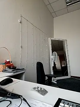 Snapshot of Juicy_PeachLux chatting on 9, 10, 2025 Juicy PeachLux online show from 9, 10, 2025