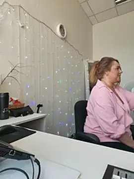 Juicy PeachLux online show from 29, 5, 2026