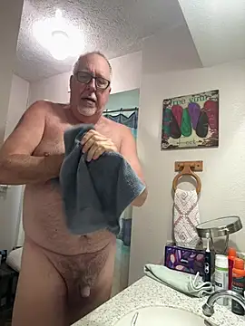 Snapshot of superbearboss chatting on 22, 4, 2026 superbearboss online show from 22, 4, 2026