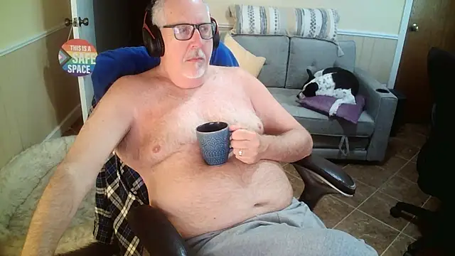 Snapshot of superbearboss chatting on 24, 4, 2026 superbearboss online show from 24, 4, 2026