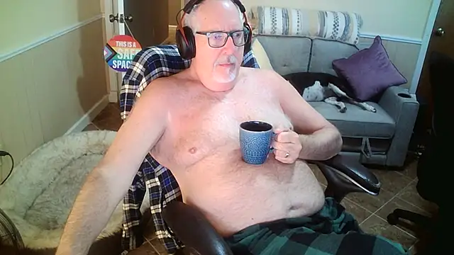 Snapshot of superbearboss chatting on 28, 4, 2026 superbearboss online show from 28, 4, 2026