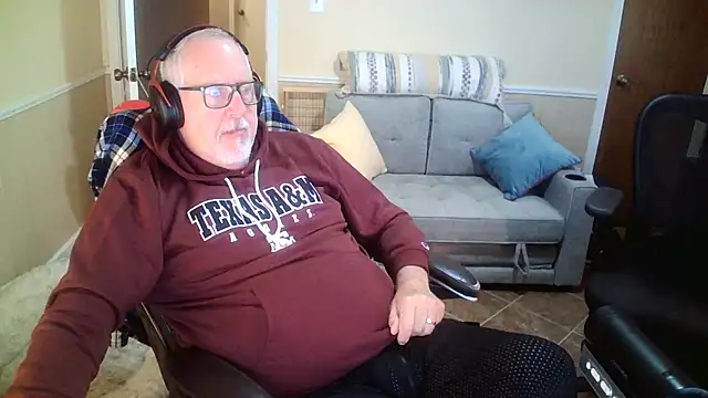 Snapshot of superbearboss chatting on 1, 5, 2026 superbearboss online show from 1, 5, 2026