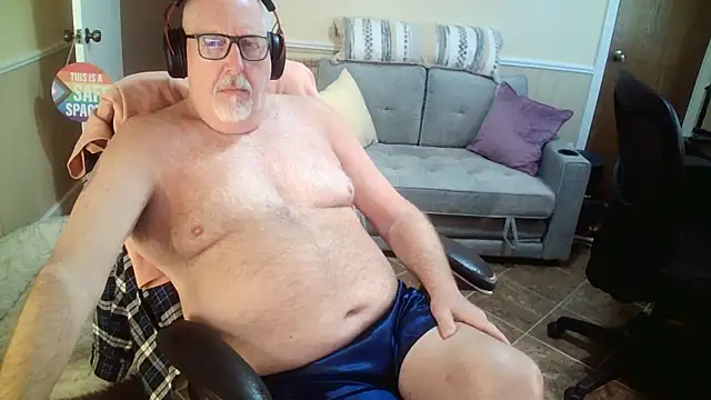 Snapshot of superbearboss chatting on 7, 5, 2026 superbearboss online show from 7, 5, 2026