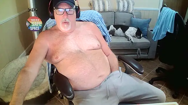 Snapshot of superbearboss chatting on 2, 6, 2026 superbearboss online show from 2, 6, 2026