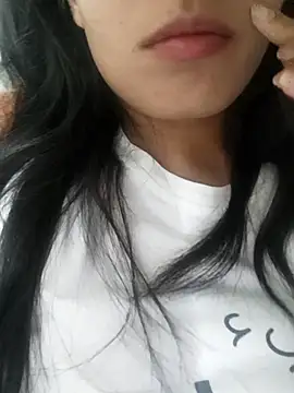 Snapshot of saraaxx1 chatting on 8, 10, 2025 saraaxx1 online show from 8, 10, 2025