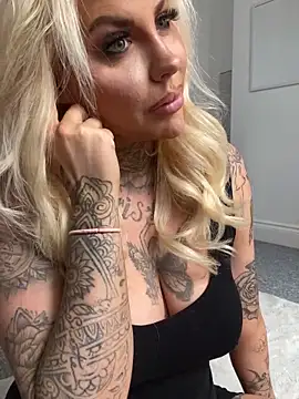 Snapshot of Chloe-Savage chatting on 26, 9, 2025 Chloe-Savage online show from 26, 9, 2025