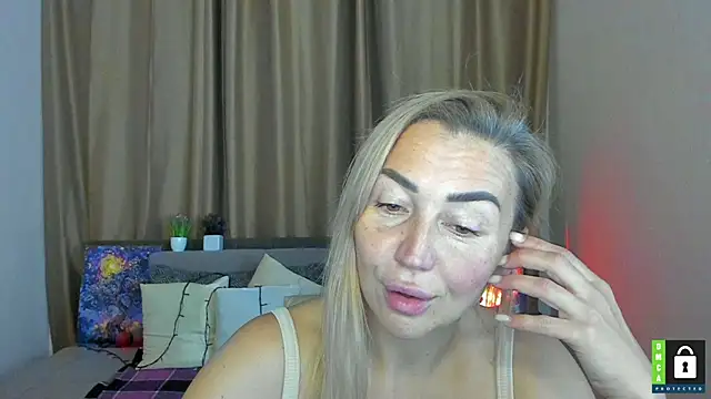 Snapshot of Kiss_julli88I chatting on 8, 11, 2025 Kiss julli88I online show from 8, 11, 2025