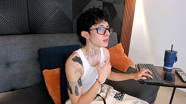 troy rouge online show from 13, 3, 2025