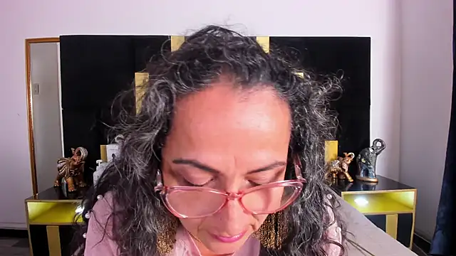 Snapshot of AlessandraLeroy chatting on 8, 3, 2025 AlessandraLeroy online show from 8, 3, 2025