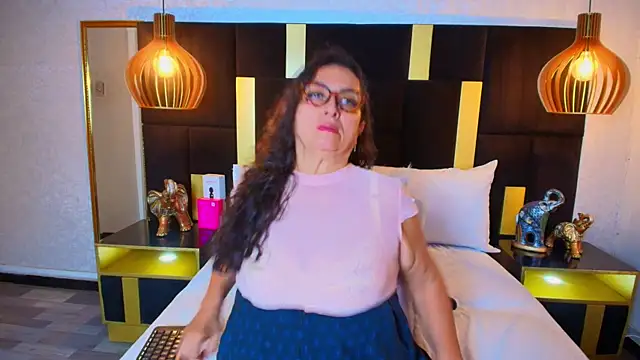 Snapshot of AlessandraLeroy chatting on 10, 9, 2025 AlessandraLeroy online show from 10, 9, 2025