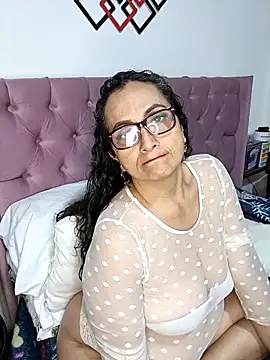 Snapshot of AlessandraLeroy chatting on 12, 9, 2025 AlessandraLeroy online show from 12, 9, 2025