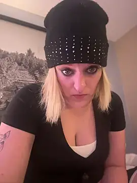 KITTYBOOBOOFUXX online show from 12, 4, 2026