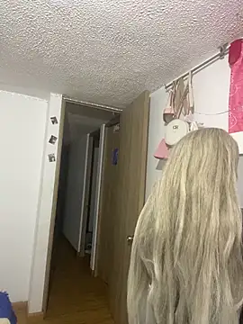 Mia cullen  online show from 10, 11, 2025