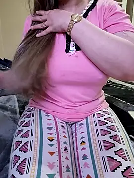 Snapshot of queen_belisima1 chatting on 25, 4, 2026 queen belisima1 online show from 25, 4, 2026