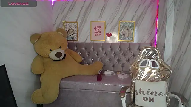 Snapshot of _wendy_b chatting on 8, 3, 2025 wendy b online show from 8, 3, 2025