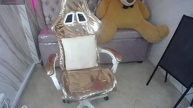 Snapshot of _wendy_b chatting on 22, 3, 2025 wendy b online show from 22, 3, 2025