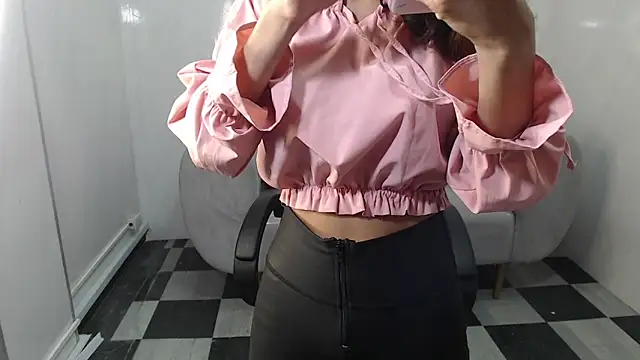 Snapshot of _wendy_b chatting on 19, 9, 2025 wendy b online show from 19, 9, 2025