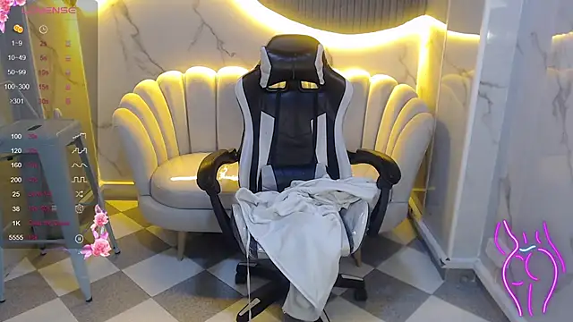 Snapshot of _wendy_b chatting on 10, 10, 2025 wendy b online show from 10, 10, 2025