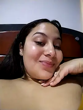 Snapshot of esmeralda_jadees chatting on 8, 5, 2026 esmeralda jadees online show from 8, 5, 2026