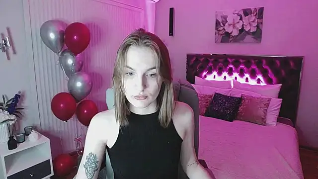 Snapshot of _Vikky_Moon_ chatting on 8, 3, 2025 Vikky Moon online show from 8, 3, 2025