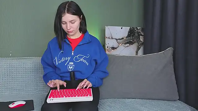 Charlotte Woods online show from 14, 9, 2025