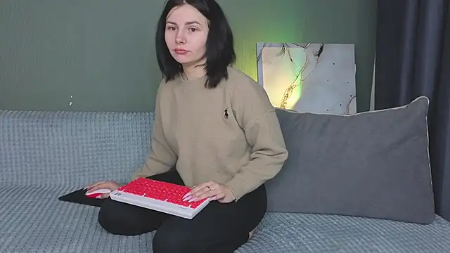 Charlotte Woods online show from 22, 9, 2025