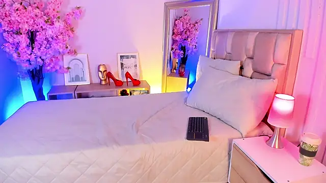 naia xo online show from 11, 11, 2025