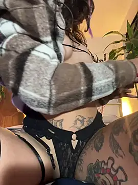 Lia Valmont online show from 14, 4, 2026