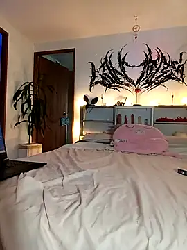 Lia Valmont online show from 22, 4, 2026