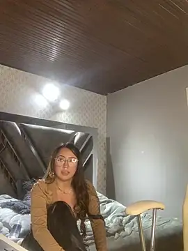 VictoriaGerard Pink online show from 13, 3, 2025