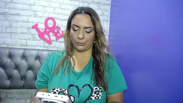 Snapshot of Milf-Prettyboobs chatting on 8, 5, 2026 Milf-Prettyboobs online show from 8, 5, 2026