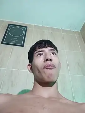 Snapshot of dareck_18 chatting on 1, 2, 2026 dareck 18 online show from 1, 2, 2026