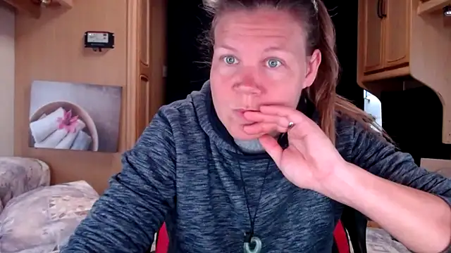 Snapshot of CallMeMaria chatting on 4, 1, 2025 CallMeMaria online show from 4, 1, 2025