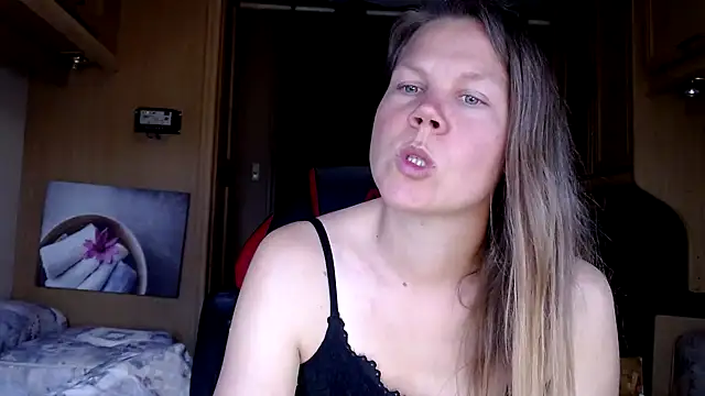 Snapshot of CallMeMaria chatting on 5, 1, 2025 CallMeMaria online show from 5, 1, 2025