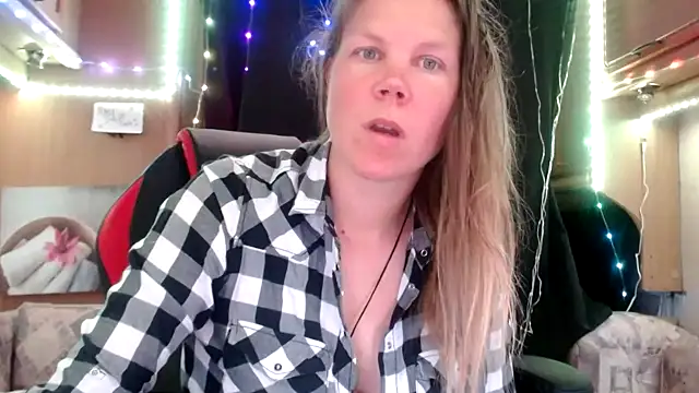 Snapshot of CallMeMaria chatting on 16, 2, 2025 CallMeMaria online show from 16, 2, 2025