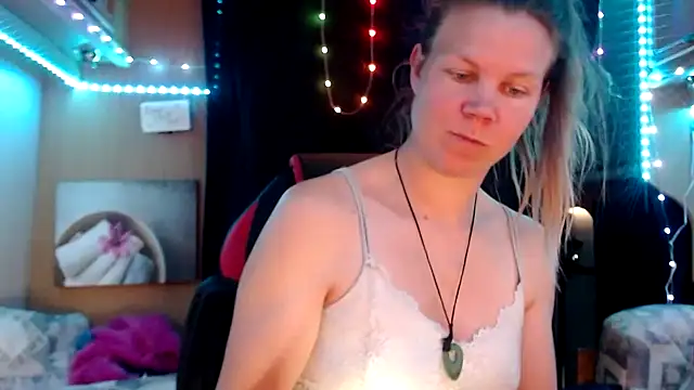 Snapshot of CallMeMaria chatting on 5, 3, 2025 CallMeMaria online show from 5, 3, 2025