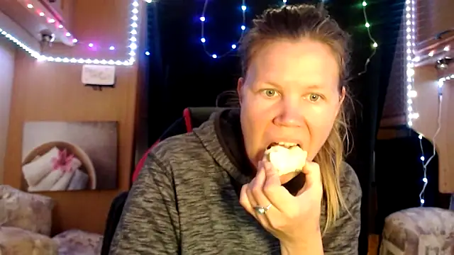 Snapshot of CallMeMaria chatting on 15, 3, 2025 CallMeMaria online show from 15, 3, 2025