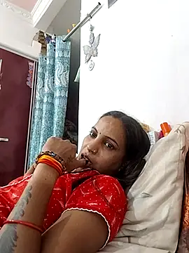 Snapshot of Hotty-Nidhi chatting on 18, 6, 2026 Hotty-Nidhi online show from 18, 6, 2026