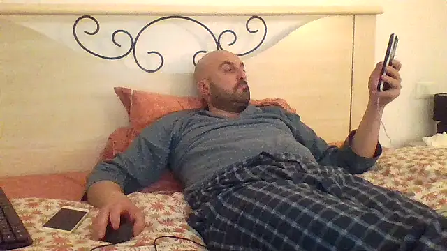 Snapshot of maxxxio12 chatting on 8, 3, 2025 maxxxio12 online show from 8, 3, 2025