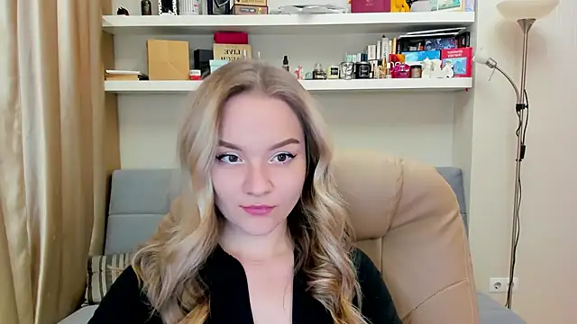 Kara Smith  online show from 30, 12, 2024