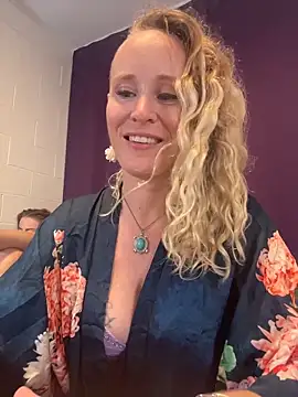 Snapshot of SusieandLacey chatting on 14, 6, 2026 SusieandLacey online show from 14, 6, 2026