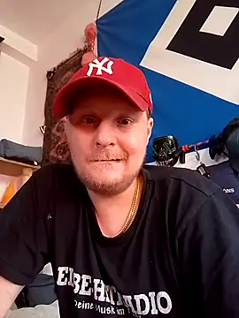 Snapshot of Atze202518 chatting on 12, 10, 2025 Atze202518 online show from 12, 10, 2025